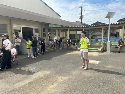 体育館前